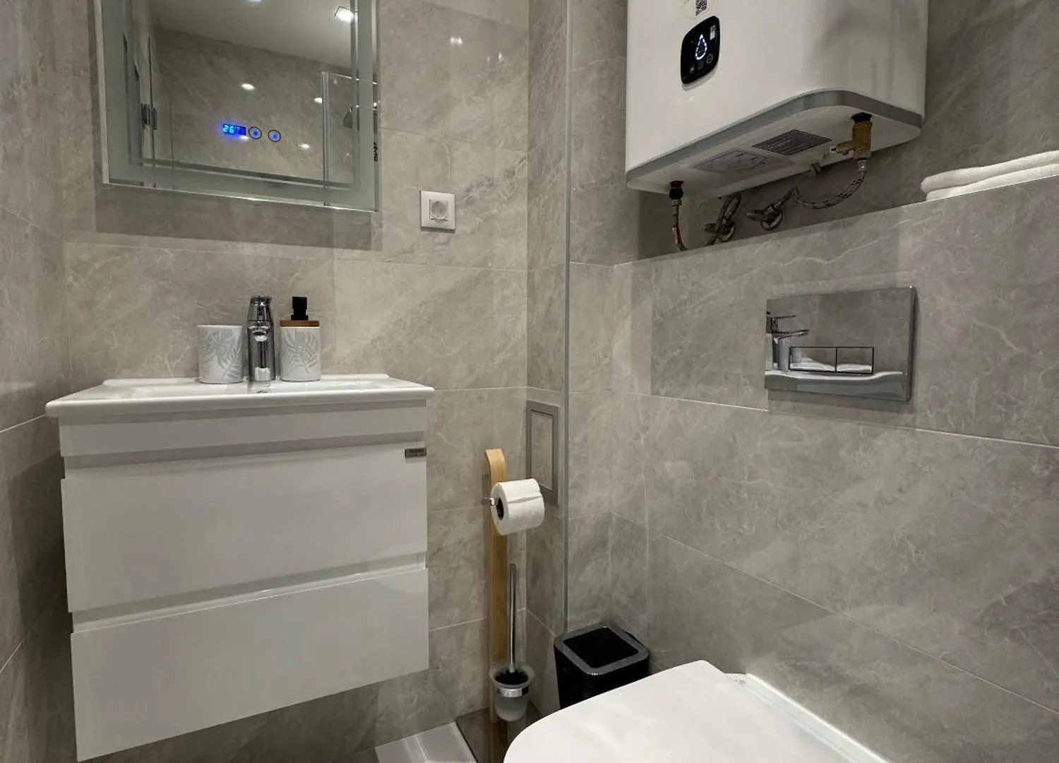 Desire Luxury Apartment With Private Garage 瓦爾納