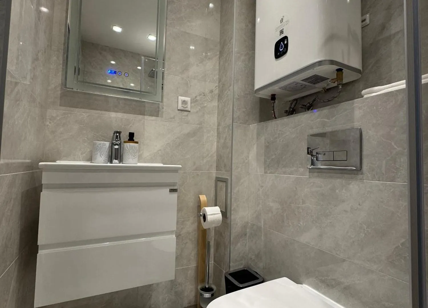 Desire Luxury Apartment With Private Garage 瓦爾納